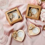 Corazon porta vela de madera y vela con cajita recuerdo