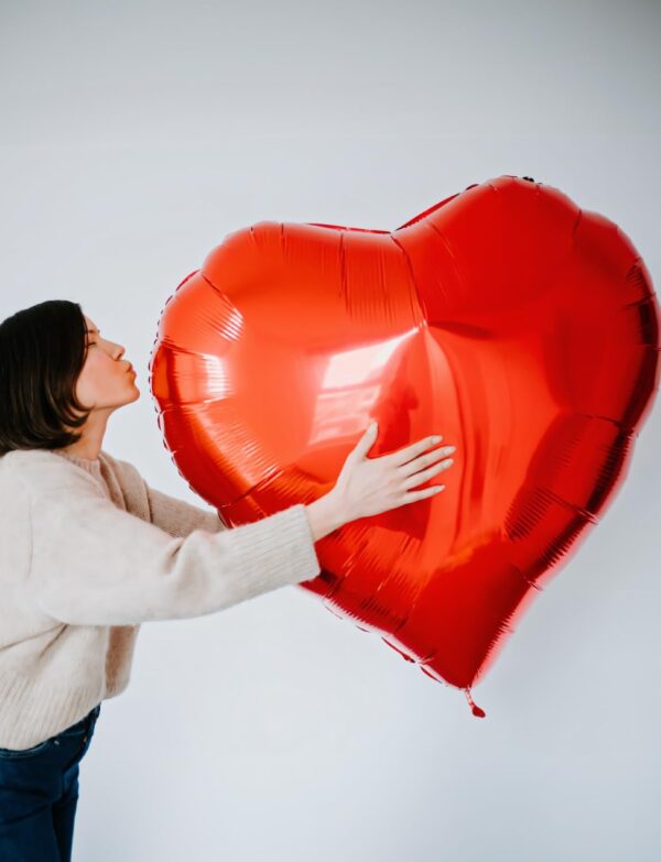 Globo corazon rojo 32" (81cm aprox) desinflado - Imagen 5