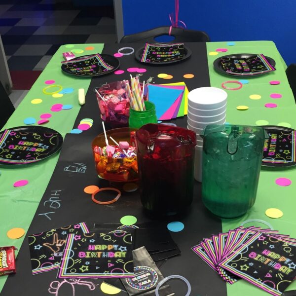 Servilletas Happy Birthday neon (pack 10) - Imagen 4