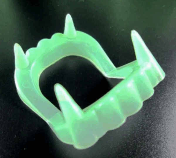 Dientes de vampiro glow