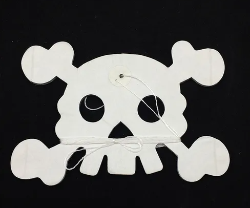 Banderin calaveras negro y blanco (halloween)